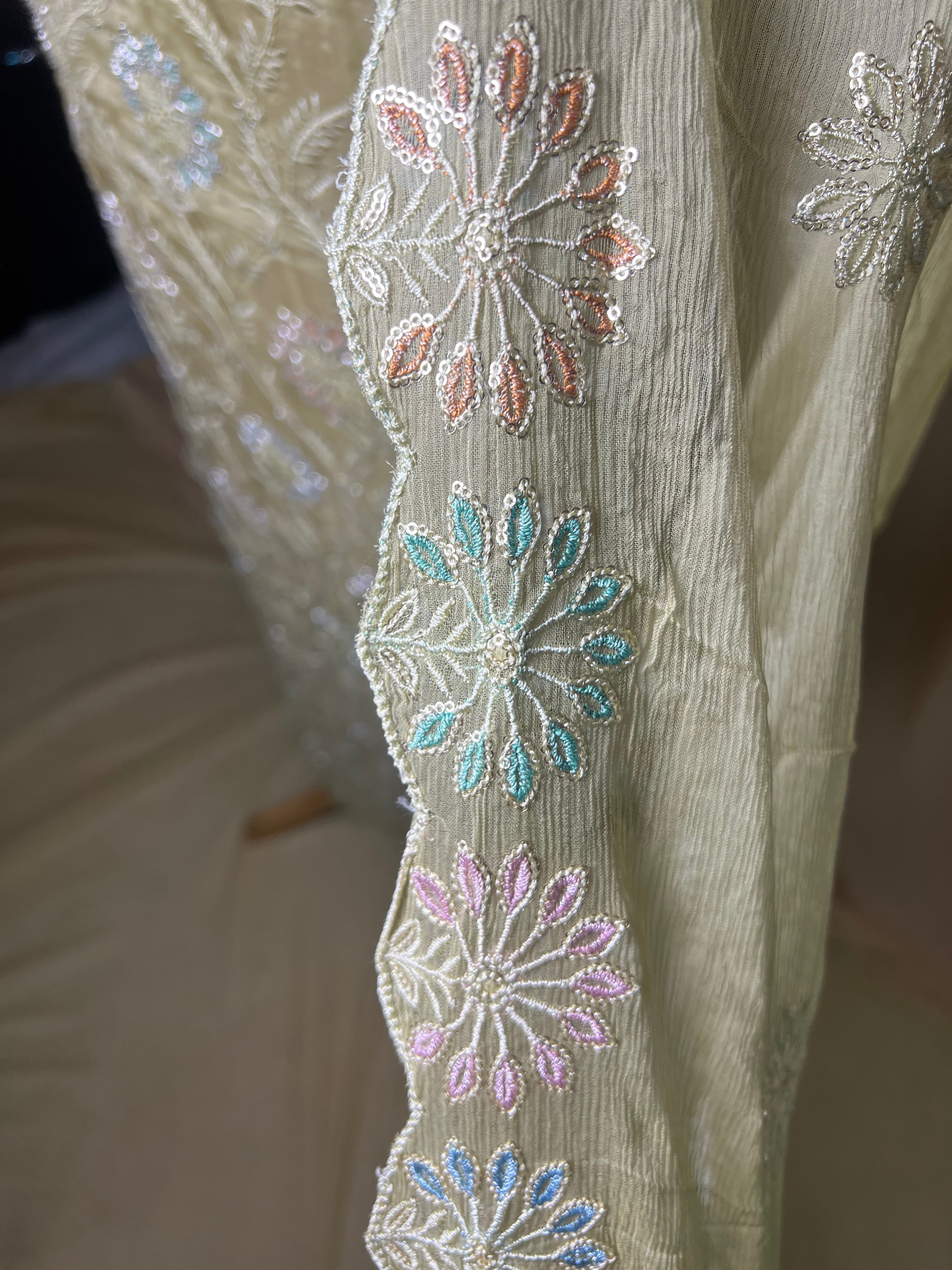 Elegant Chiffon Suit with Floral Embroidery and Chiffon Dupatta