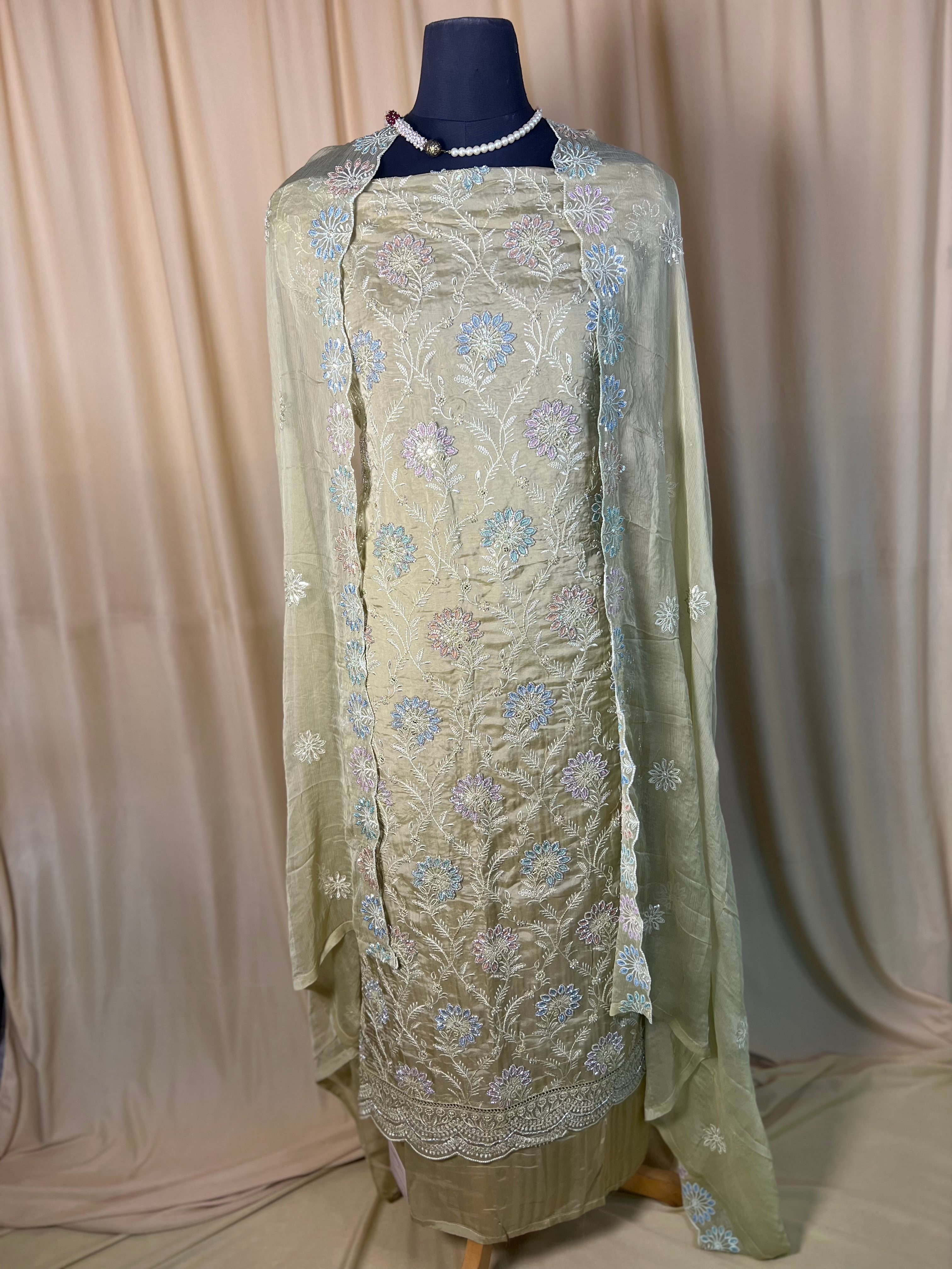 Elegant Chiffon Suit with Floral Embroidery and Chiffon Dupatta