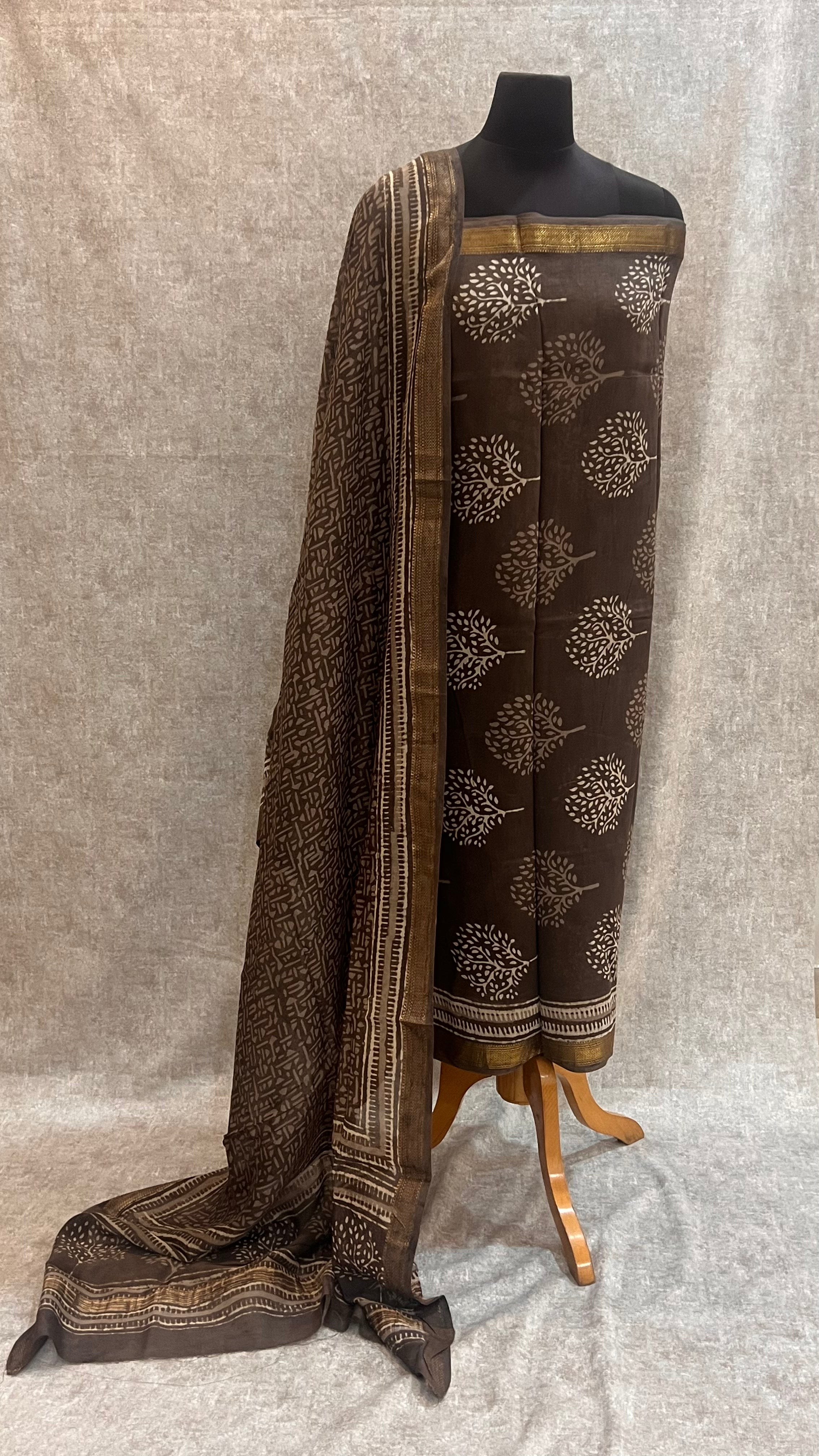 Elegant Maheshwari Silk Unstitched Suit – Handcrafted Traditional Indian Wear
